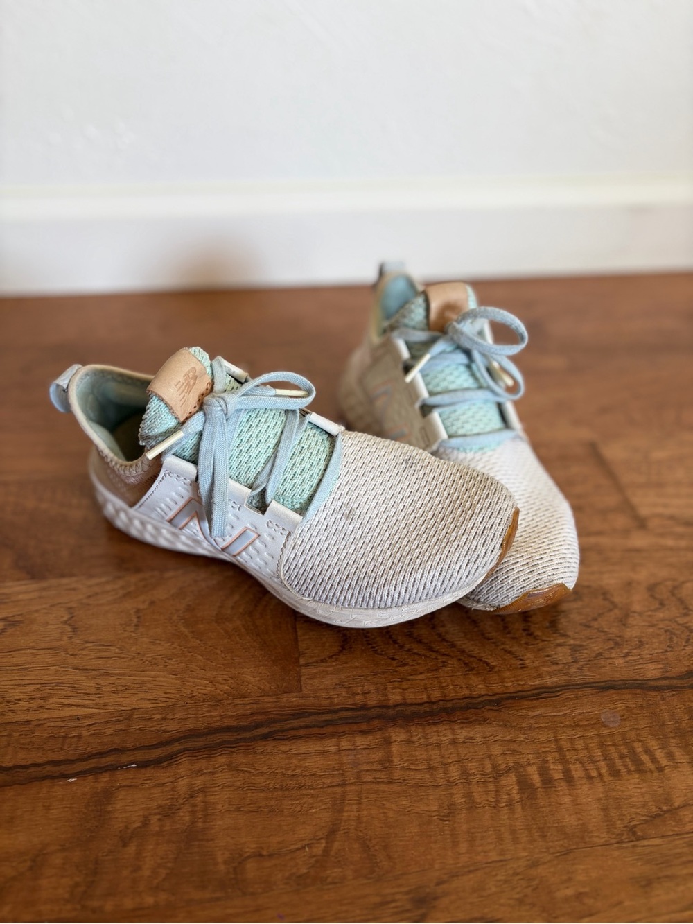 New Balance Women’s White Pastel Sneakers Size 6